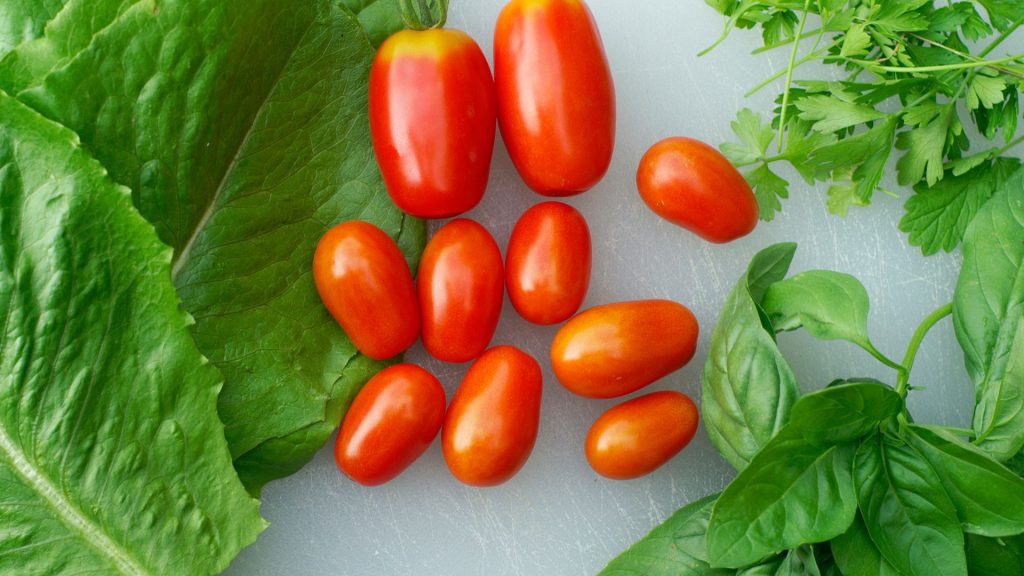 Spinach and tomatoes